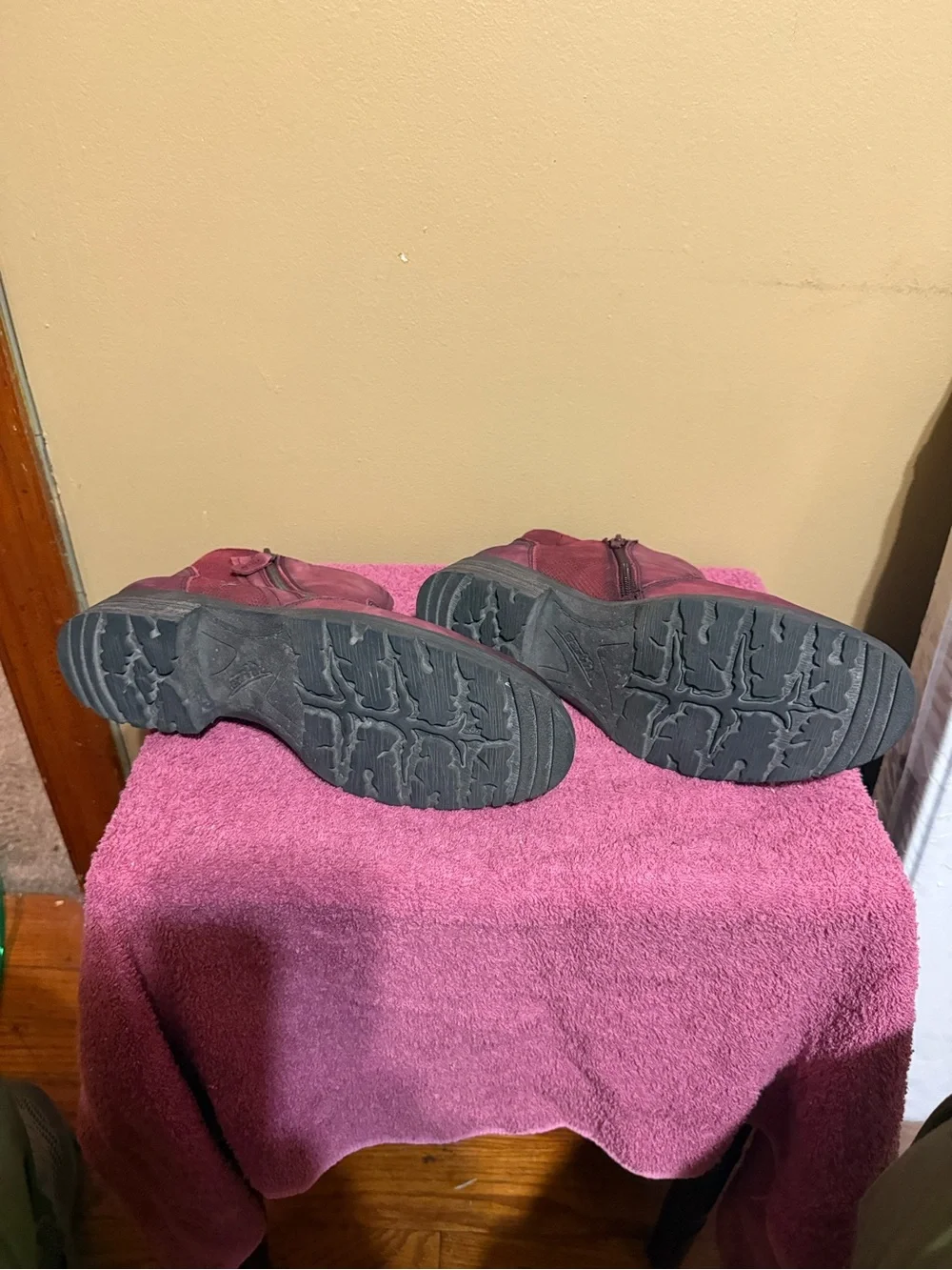 Burgundy women distressed zipper booties